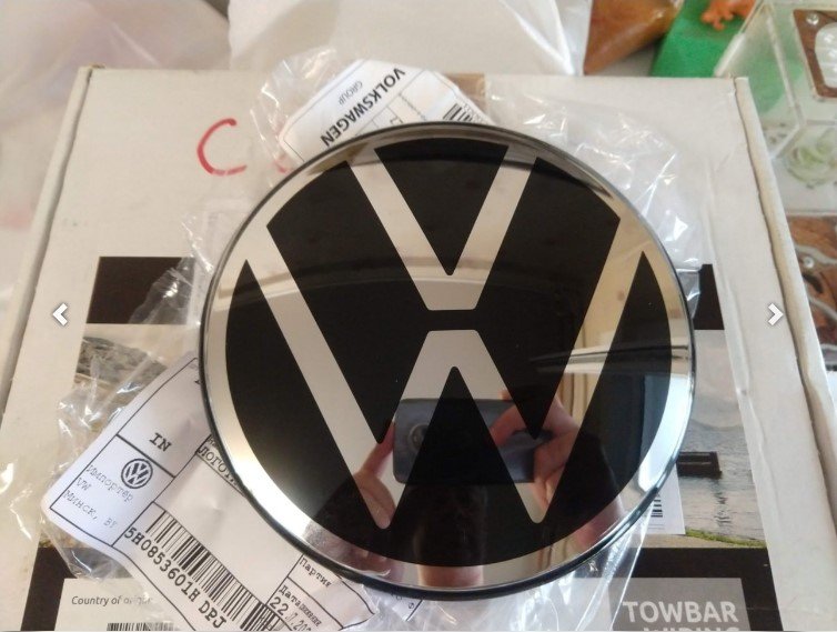 Front ‘VW’ Emblem – 3CN 853 601 F DPJ